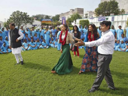 સાંસ્કૃતિક કાર્યક્રમમા હાજરી