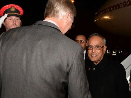 બેલ્જિયમની યાત્રા પર પ્રણવ મુખર્જી પહોંચ્યા બ્રુસેલ્સ