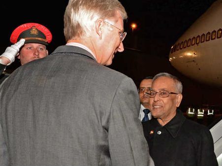 બેલ્જિયમની યાત્રા પર પ્રણવ મુખર્જી પહોંચ્યા બ્રુસેલ્સ