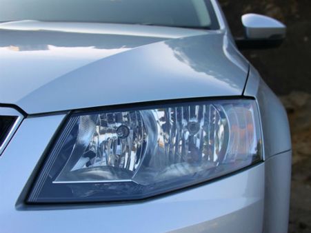 શાનદાર હેડલાઇટ