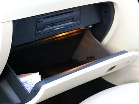 ગ્લવ બોક્સ