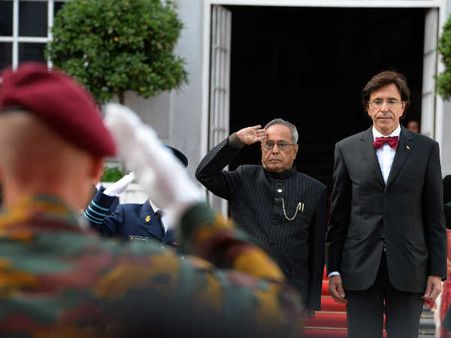 પ્રણવ મુખર્જીનું એગ્મોન્ટ પેલેસ ખાતે સ્વાગત