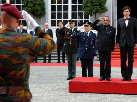 પ્રણવ મુખર્જીનું એગ્મોન્ટ પેલેસ ખાતે સ્વાગત