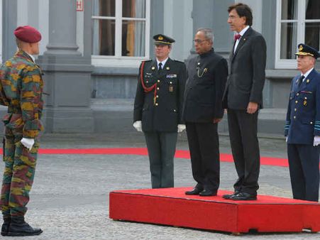 પ્રણવ મુખર્જીનું એગ્મોન્ટ પેલેસ ખાતે સ્વાગત