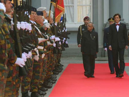 પ્રણવ મુખર્જીનું એગ્મોન્ટ પેલેસ ખાતે સ્વાગત