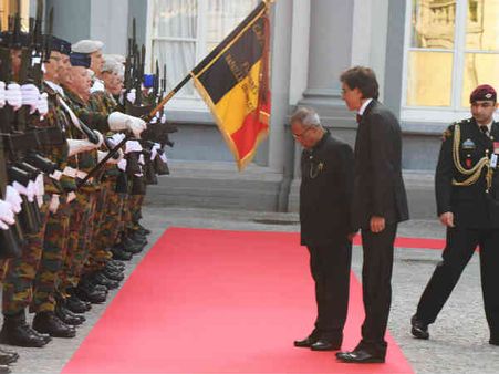 પ્રણવ મુખર્જીનું એગ્મોન્ટ પેલેસ ખાતે સ્વાગત