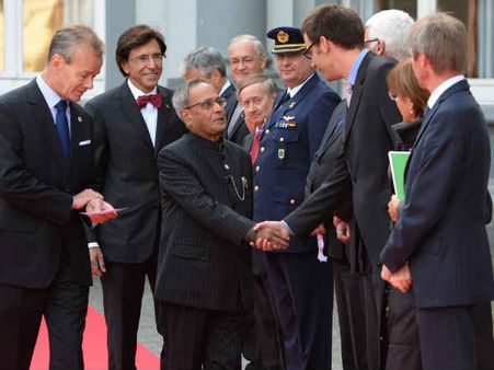 પ્રણવ મુખર્જીનું એગ્મોન્ટ પેલેસ ખાતે સ્વાગત