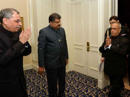 ઇન્ડિયન એમ્બેસડરમાં હૉસ્ટ તરીકે પ્રણવ મુખર્જી