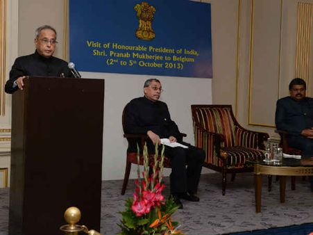 ઇન્ડિયન એમ્બેસડરમાં હૉસ્ટ તરીકે પ્રણવ મુખર્જી