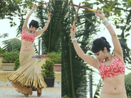 આયટમ ગર્લ કવિતાએ નવરાત્રિ માટે ધર્યો દેસી અવતાર આયટમ ગર્લ કવિતાએ નવરાત્રિ માટે ધર્યો દેસી અવતાર