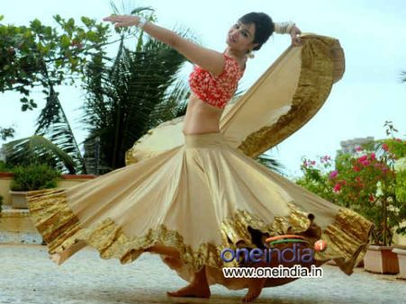 આયટમ ગર્લ કવિતાએ નવરાત્રિ માટે ધર્યો દેસી અવતાર આયટમ ગર્લ કવિતાએ નવરાત્રિ માટે ધર્યો દેસી અવતાર