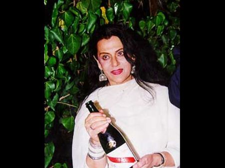 પ્રિયા રાજવંશ પ્રિયા રાજવંશ