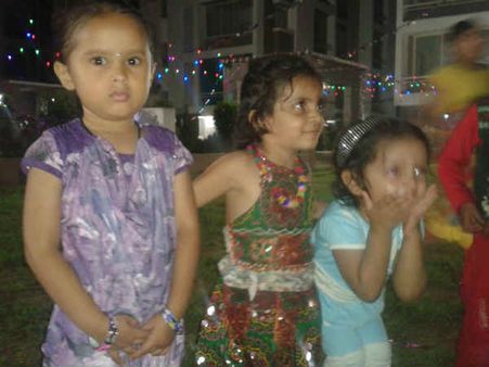 બાળકો ગરબે ઘૂમવા પહોંચ્યા