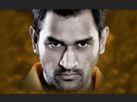 ધોનીના બેટ પર સ્ટીકર લગાવવાની કિંમત 8 કરોડ