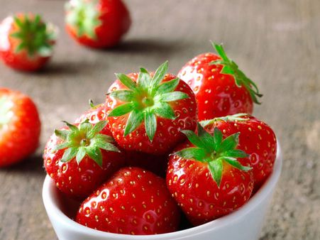 સ્ટ્રોબેરી લિપ બામ 