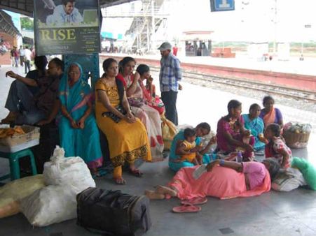 પ્લેટફોર્મની હાલત પ્લેટફોર્મની હાલત