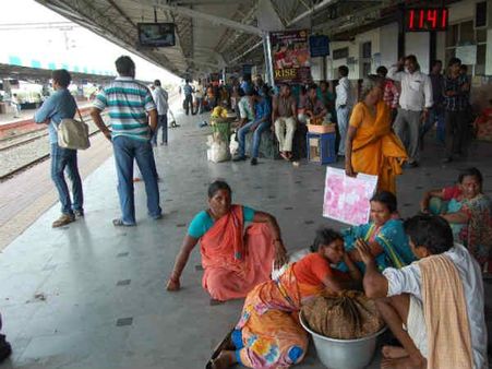 લોકો ફસાયા લોકો ફસાયા