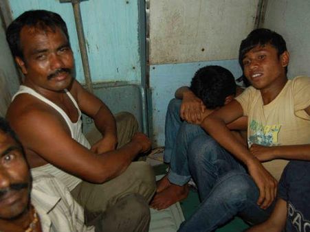 ટ્રેનમાં બેસવા માટે જગ્યા નથી ટ્રેનમાં બેસવા માટે જગ્યા નથી