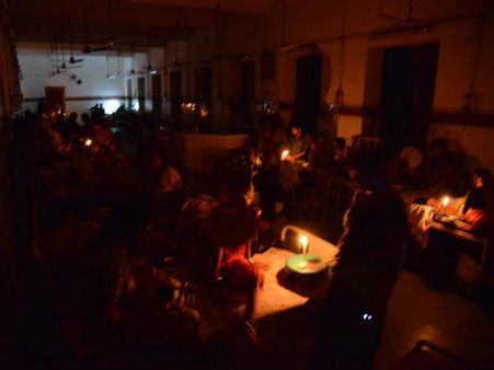 હોસ્પિટલમાં બેહાલ દર્દીઓ હોસ્પિટલમાં બેહાલ દર્દીઓ