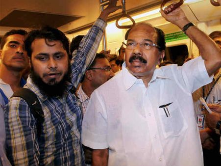 મેટ્રોમાં બેસીને ગયા ઓફીસ