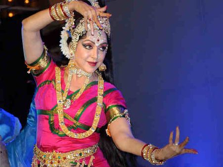 દશેરા સેલિબ્રેશનમાં હેમાનું પરફોર્મન્સ