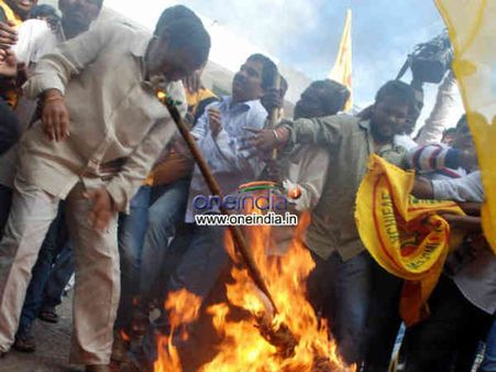 નાયડૂ અડીખમ, હોસ્પિટલમાં પણ ચાલુ રાખશે અનશન નાયડૂ અડીખમ, હોસ્પિટલમાં પણ ચાલુ રાખશે અનશન