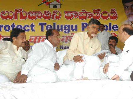 નાયડૂ અડીખમ, હોસ્પિટલમાં પણ ચાલુ રાખશે અનશન નાયડૂ અડીખમ, હોસ્પિટલમાં પણ ચાલુ રાખશે અનશન