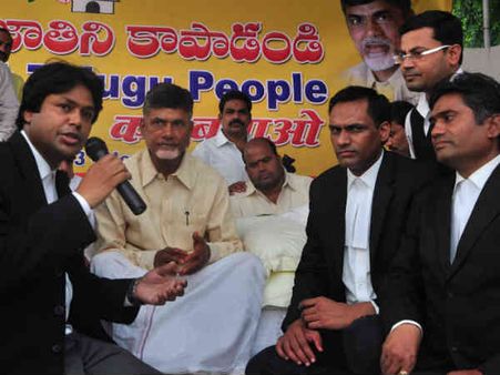 નાયડૂ અડીખમ, હોસ્પિટલમાં પણ ચાલુ રાખશે અનશન નાયડૂ અડીખમ, હોસ્પિટલમાં પણ ચાલુ રાખશે અનશન