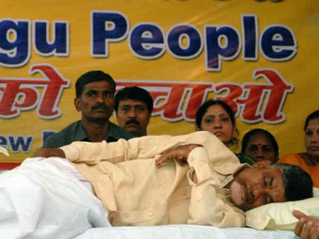 નાયડૂ અડીખમ, હોસ્પિટલમાં પણ ચાલુ રાખશે અનશન નાયડૂ અડીખમ, હોસ્પિટલમાં પણ ચાલુ રાખશે અનશન