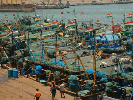 18 માછીમારોનો જૂથ ફસાયો