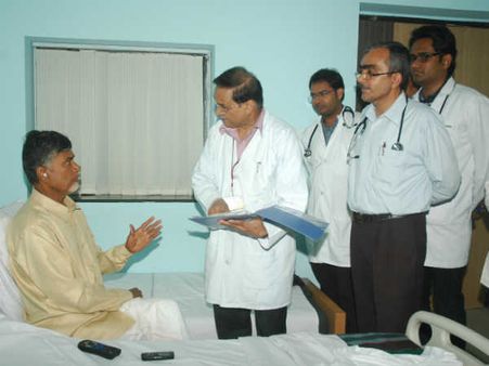 નાયડૂ અડીખમ, હોસ્પિટલમાં પણ ચાલુ રાખશે અનશન નાયડૂ અડીખમ, હોસ્પિટલમાં પણ ચાલુ રાખશે અનશન