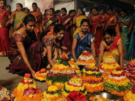 'Festival of Flowers' તરીકે ઉજવાય છે અહીં નવરાત્રિ!