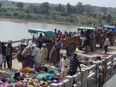 નદીમાં શોધખોળ શરૂ કરાઇ