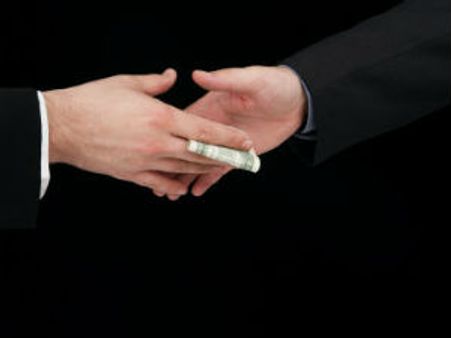 પ્રેમિકાઓ ખોલી ઐયાશ નેતાઓના કૌભાંડની પોલ