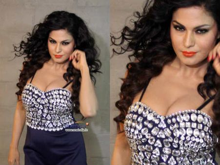 બૅકલેસ-કિસિંગ સીન સામાન્ય