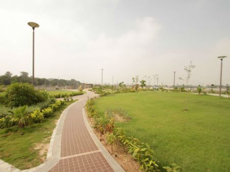 દિવસે પણ દર્શનિય લાગે છે પાર્ક