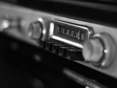 પહેલો કાર રેડિયો