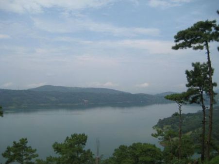  ઝીલની આસપાસની હરિયાળી