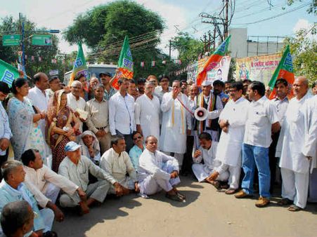ભાજપી કાર્યકર્તાઓ દ્વારા રેલી