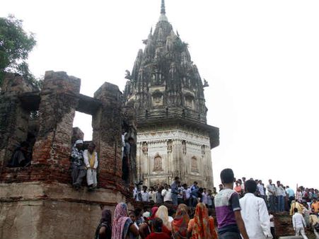 ડોંડિયા ખેડા બન્યું 'પિપલી લાઇવ'