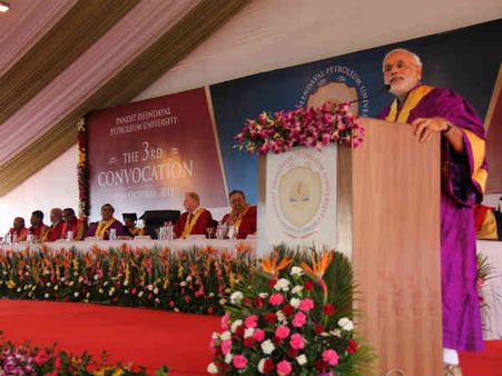PDPU પદવીદાન સમારંભમાં મોદી