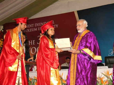 PDPU પદવીદાન સમારંભમાં મોદી