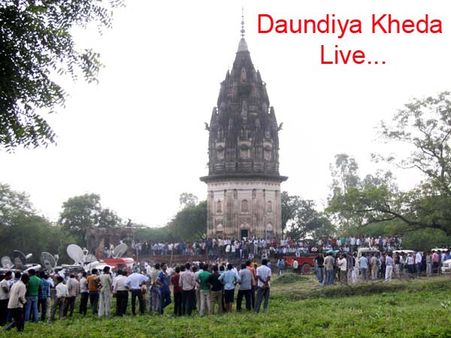 1000 ટન સોનાની શોધમાં ડોંડિયા ખેડા બન્યું 'પિપલી લાઇવ'