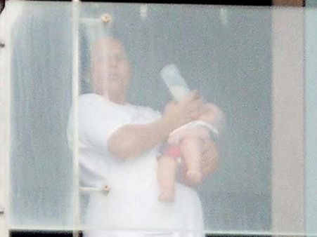 જુઓ શાહરુખ ખાનના સરોગેટ પુત્ર અબરામની પહેલી તસવીર