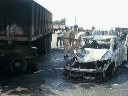 બસ અને કન્ટેનર વચ્ચે અકસ્માત