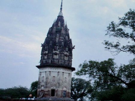 કિલ્લામાં સોનાની શોધ, મળી આવી સોનાની દિવાલ !!