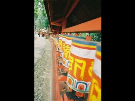 નજીકથી આવુ લાગે છે અંચેય મઠ