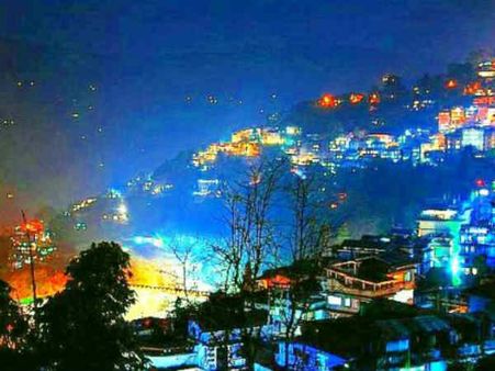 ગંગટોકનો રાત્રીનો નજારો