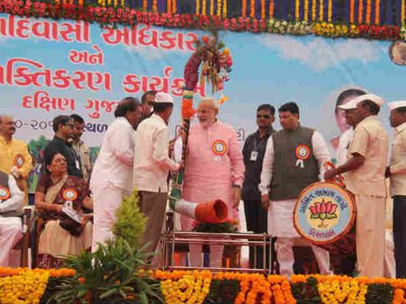 મોદીએ કોંગ્રેસના 40 વર્ષોના કાર્યો પર ઉઠાવ્યા સવાલ મોદીએ કોંગ્રેસના 40 વર્ષોના કાર્યો પર ઉઠાવ્યા સવાલ