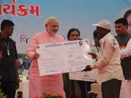 મોદીએ કોંગ્રેસના 40 વર્ષોના કાર્યો પર ઉઠાવ્યા સવાલ મોદીએ કોંગ્રેસના 40 વર્ષોના કાર્યો પર ઉઠાવ્યા સવાલ